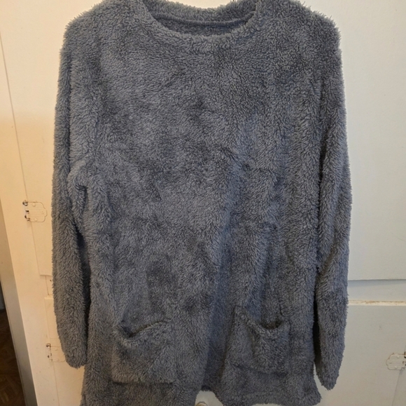 NWOT Gray Fluffy Teddy Sherpa Pullover Sweater-Size Medium - Picture 2 of 3